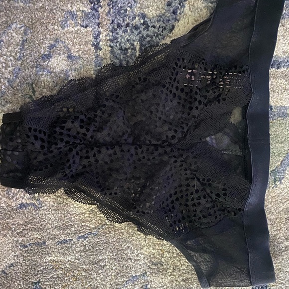 Victoria's Secret Very Sexy Unlined Bralette with Panties - Picture 8 of 9